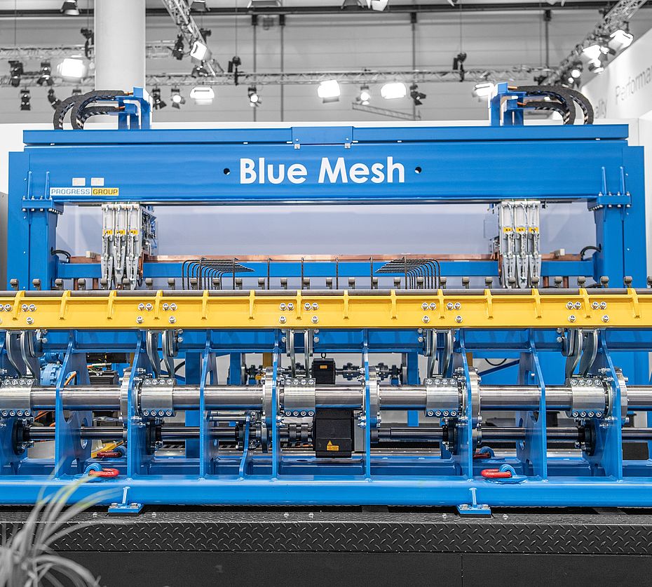 Progress Group Blue Mesh mesh welding plant at trade fair stand with welding heads and reinforcement meshes